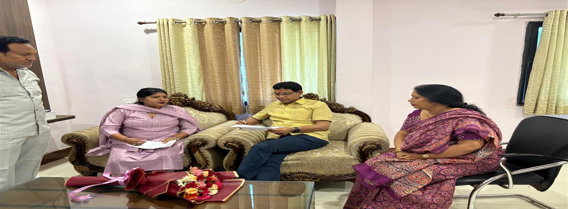 Government College Mopka | Late Ramnath Verma Government College Mopka-Nipania,District :- Balodabazar-Bhatapara Pin No.- 493118 | स्व. रामनाथ वर्मा शासकीय महाविद्यालय मोपका-निपनिया, जिला :- बलौदाबाजार-भाटापारा पिन नंबर -493118 - Meeting with Highe Education Minister Shri Tank Ram Verma sir ji